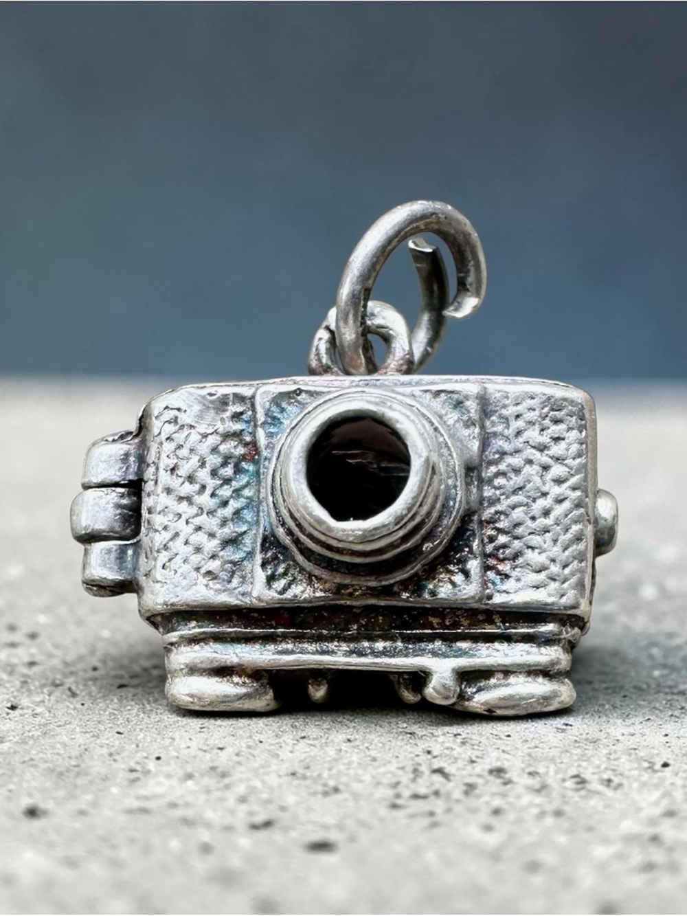 STERLING SILVER CAMERA CHARM BUMBLE BEE PENDANT FILM CAMERA OPENS